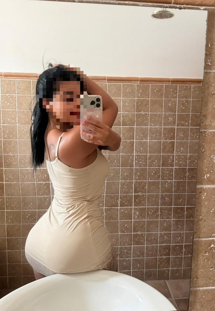 607392217: Chica busca chico en Sevilla