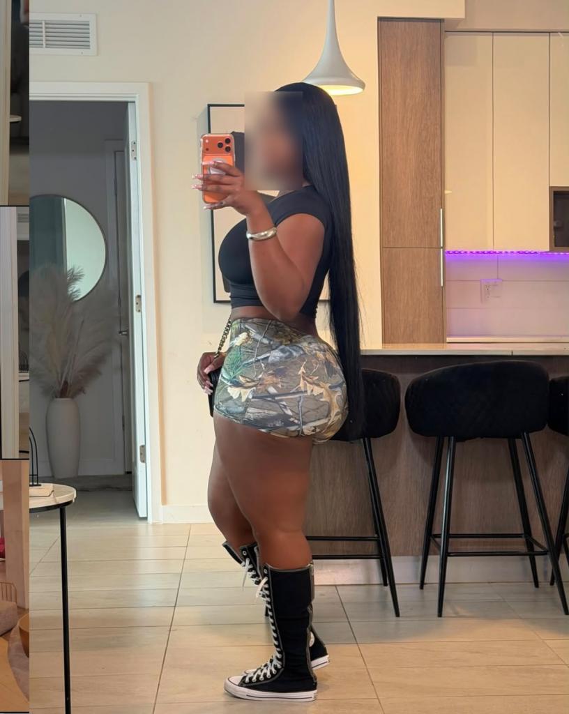 742048928: Chica busca chico en Granada