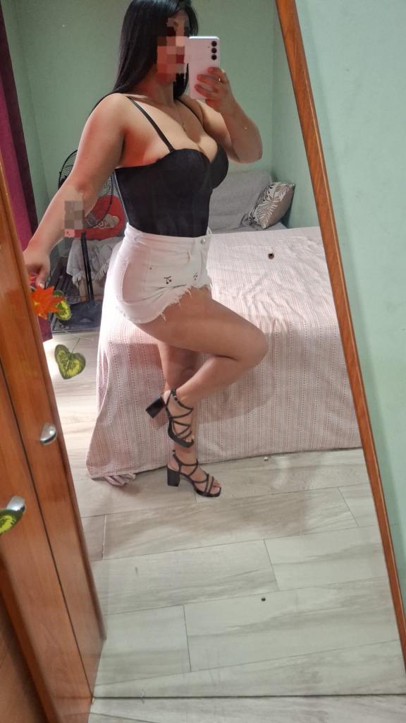 663089777: Chica busca chico en Barcelona