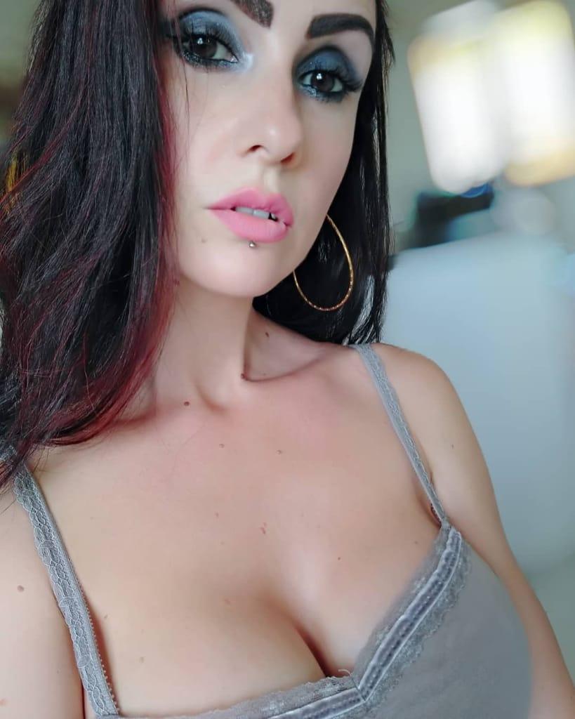 663077613: Chica busca chico en Pontevedra