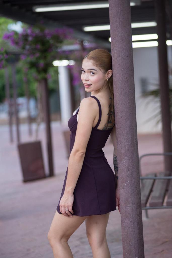 672079237: Chica busca chico en Sevilla