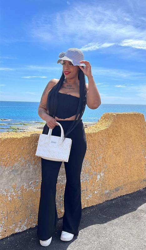 613898305: Chica busca chico en Murcia