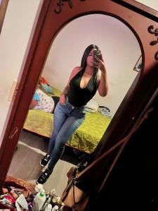 610586393: Chica busca chico en Alicante