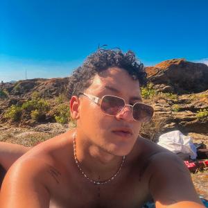 658747307: Chico busca chica en Pontevedra