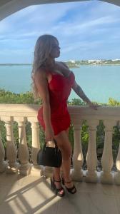 674138220: Chica busca chico en Barcelona