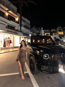 613975089: Chica busca chico en Málaga