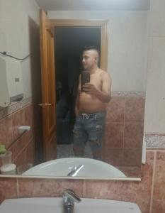 672176094: Chico busca chica en Barcelona