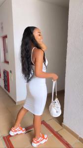 697626507: Chica busca chico en Pontevedra