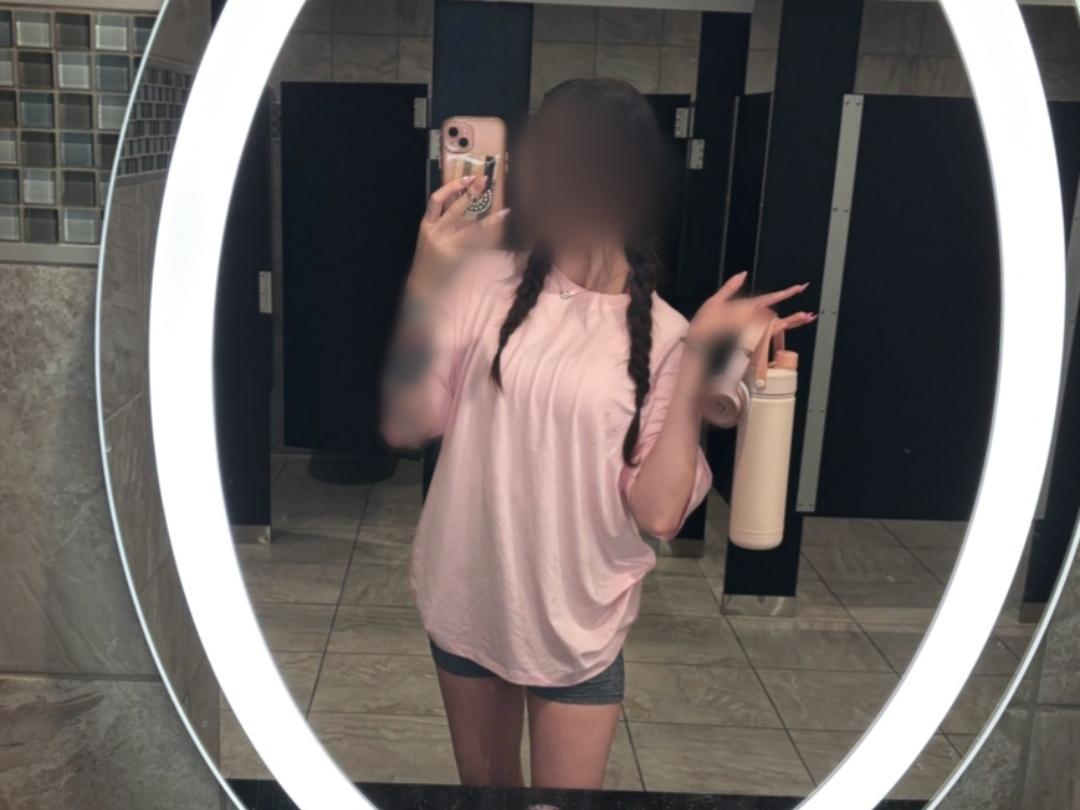 610781540: Chica busca chico en Sevilla