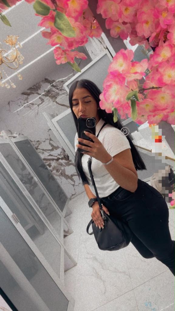 634380681: Chica busca chico en Barcelona