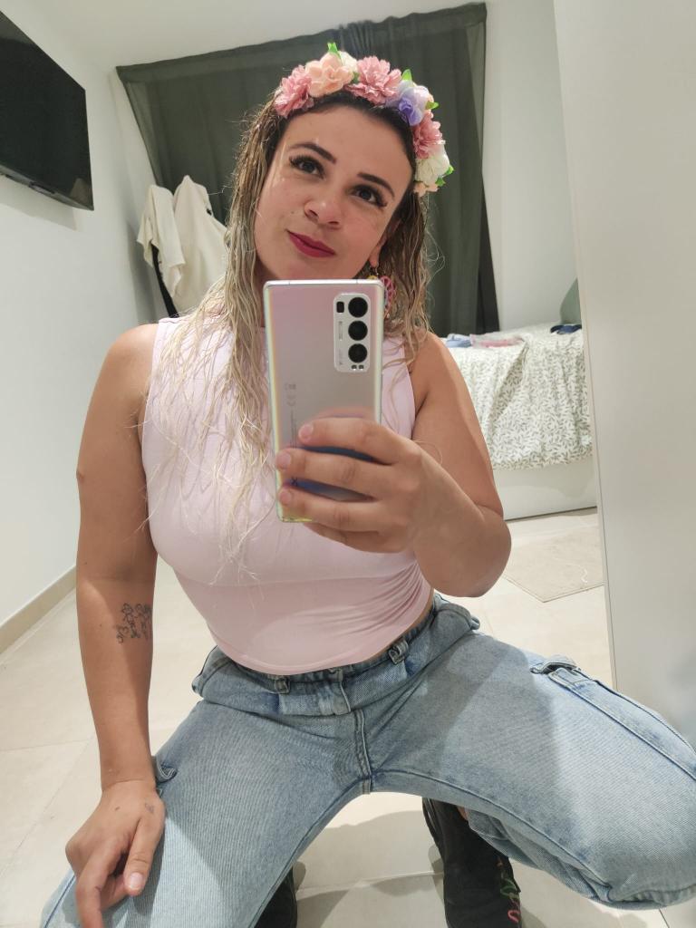 631164144: Chica busca chico en Barcelona