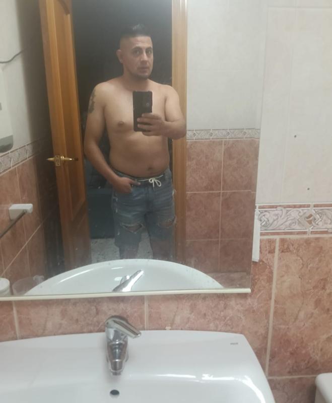 672176094: Chico busca chica en Barcelona