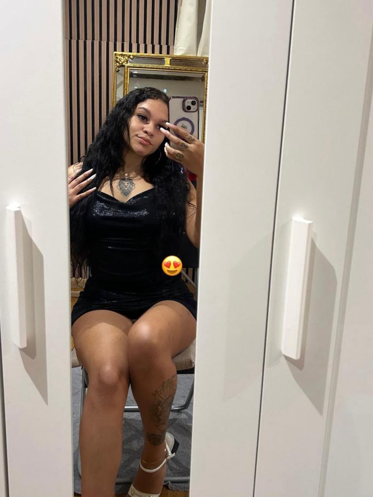 643757297: Chica busca chico en Mallorca