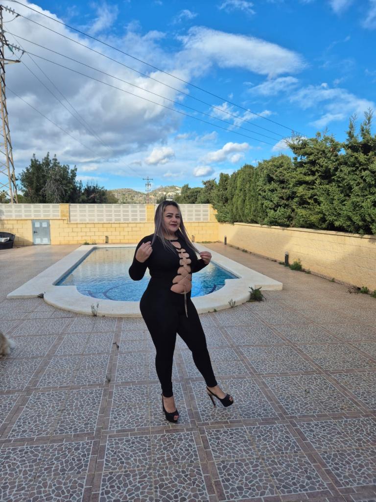 745026090: Chica busca chico en Málaga
