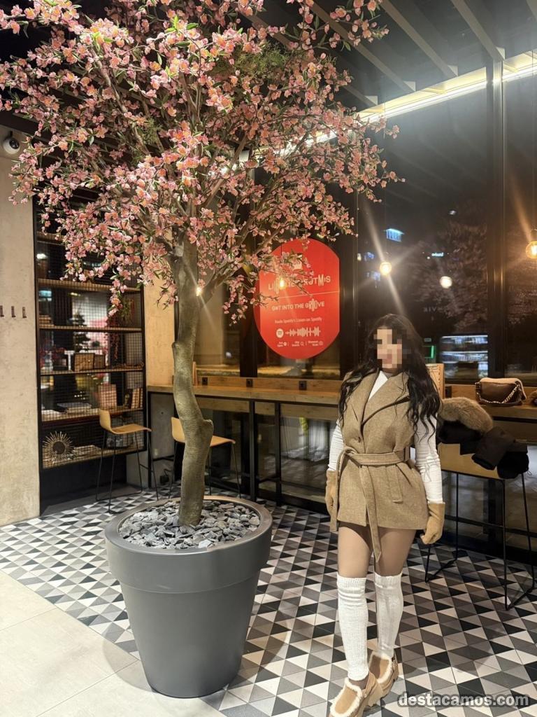 673310571: Chica busca chico en Sevilla