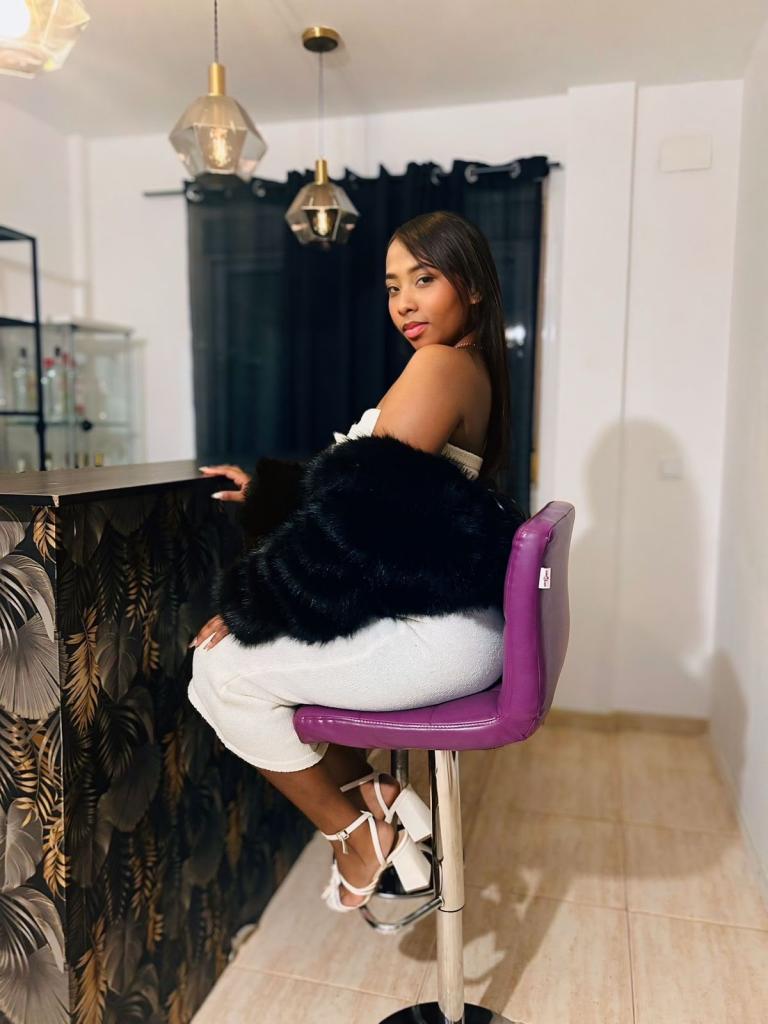 604208960: Chica busca chico en Almería