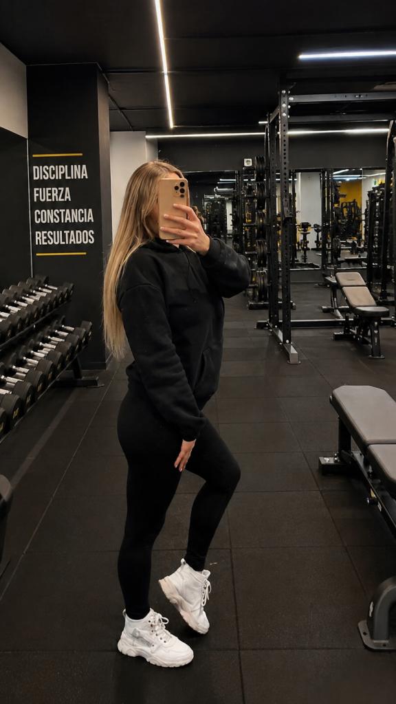 604362816: Chica busca chico en Cantabria