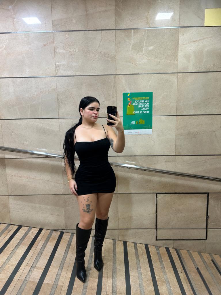 627259880: Chica busca chico en Sevilla