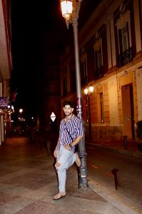 Chico busca chica en Sevilla: 