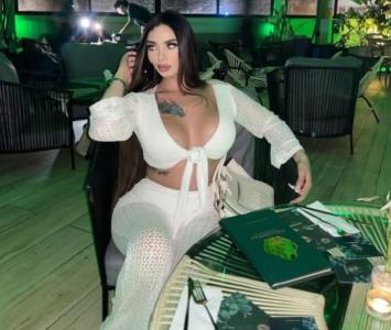 697212640: Travesti en Barcelona