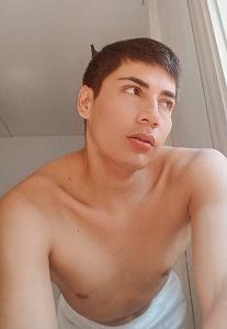 664014126: Chico busca chica en Barcelona