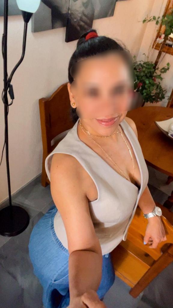 627480125: Chica busca chico en Sevilla