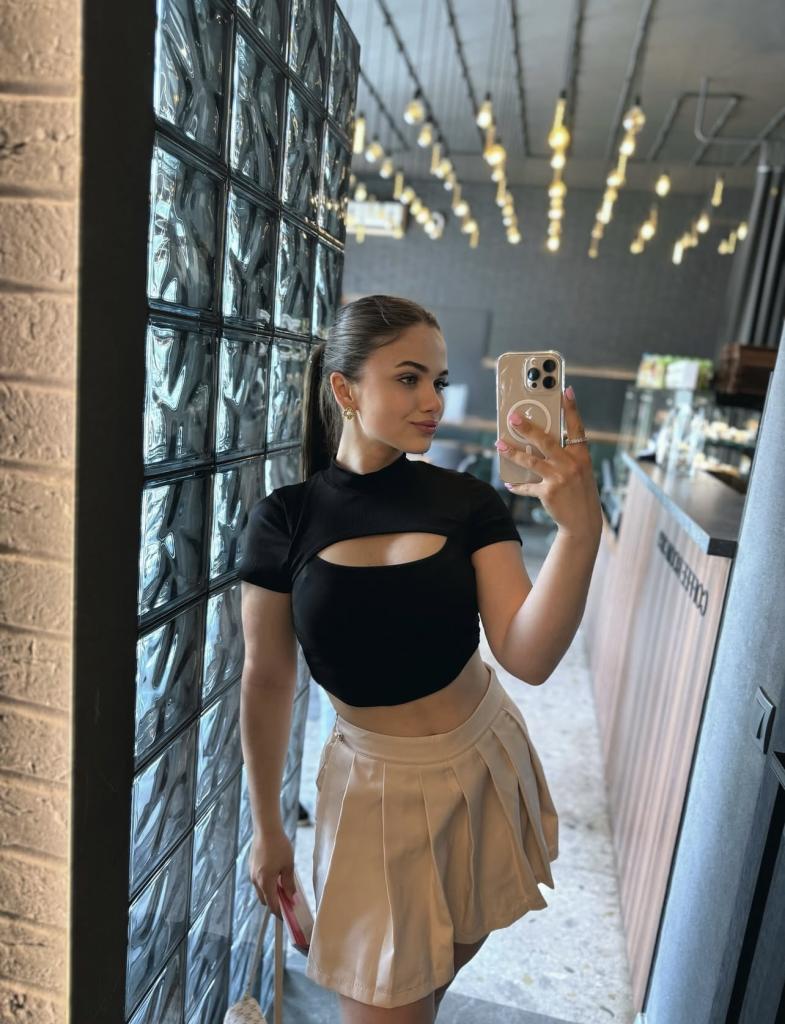 631382256: Chica busca chico en Málaga