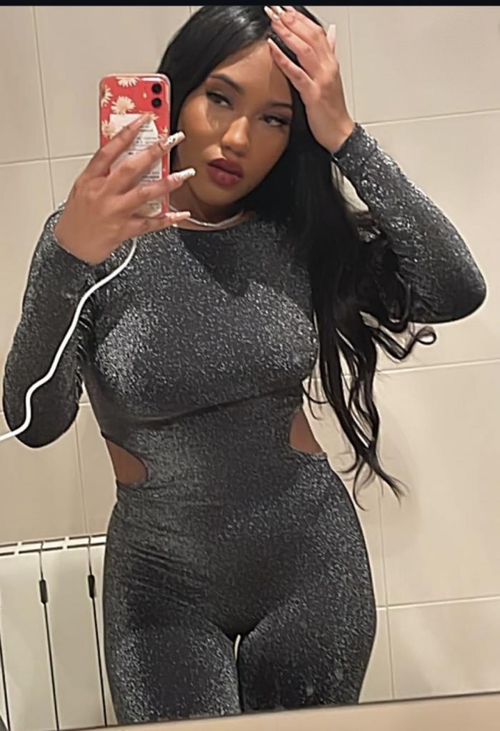 627886867: Chica busca chico en Barcelona