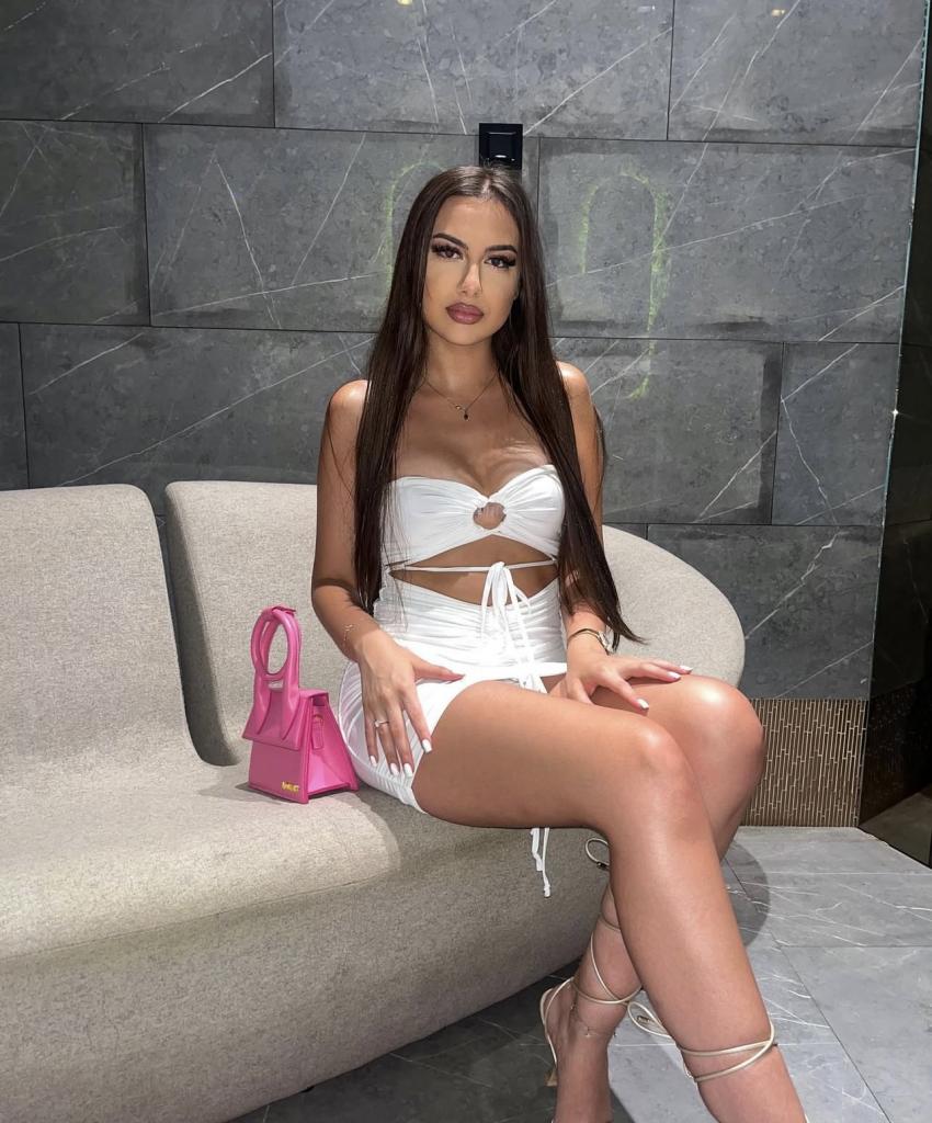 631382256: Chica busca chico en Málaga