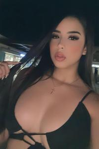 631363812: Chica busca chico en Barcelona