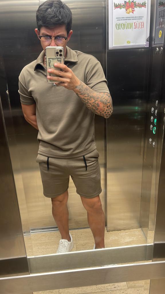 Chico busca chica en Sevilla: 