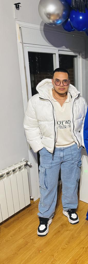 697732397: Chico busca chica en Madrid