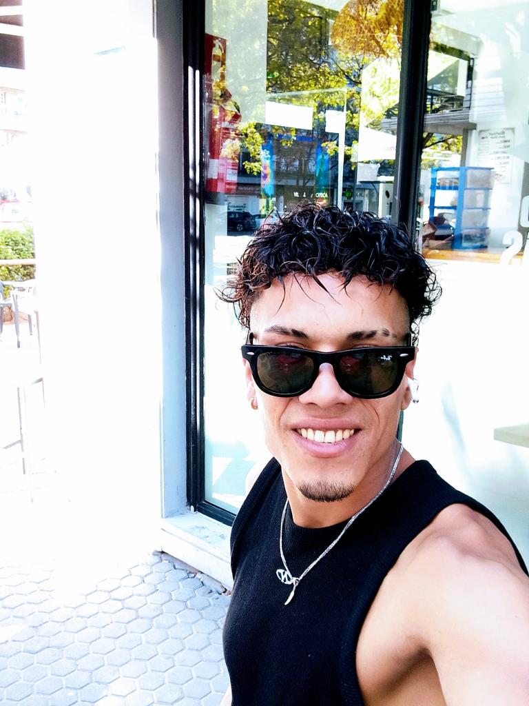 643583189: Chico busca chica en Sevilla