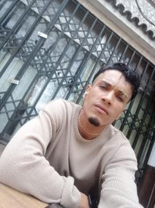 643583189: Chico busca chica en Sevilla