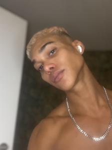 654757851: Chico busca chica en Barcelona