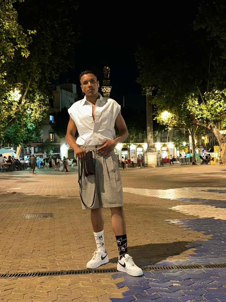 643583189: Chico busca chica en Sevilla