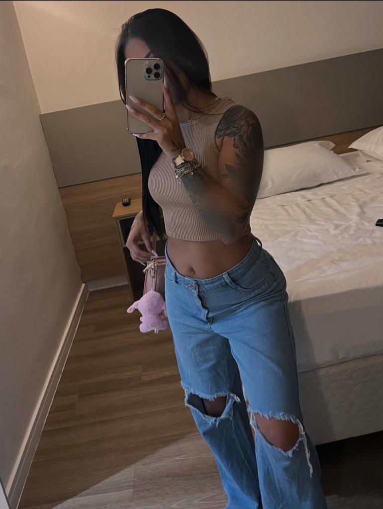 Chica busca chico en Granada: Chica busca chico