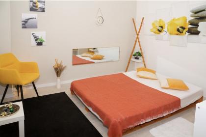 670490550: Chica busca chico en Barcelona