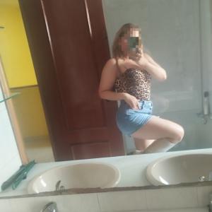 641435757: Chica busca chico en Sevilla