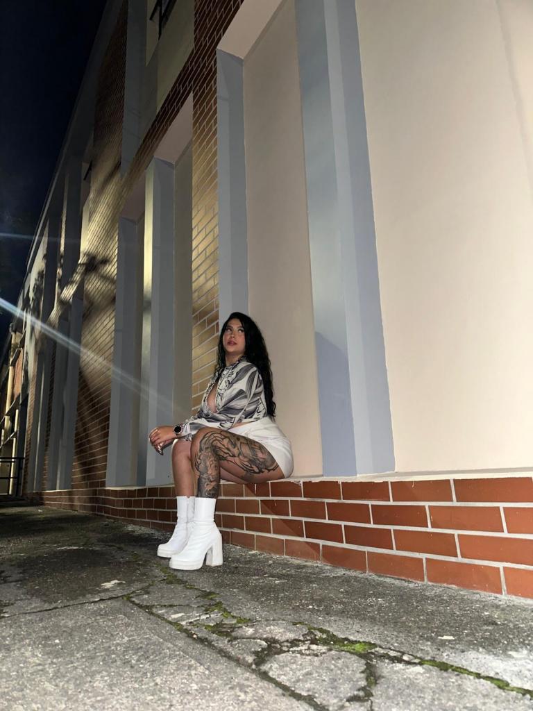 Chica busca chico en Ibiza: 