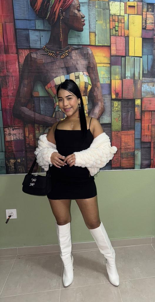 647594259: Chica busca chico en Sevilla