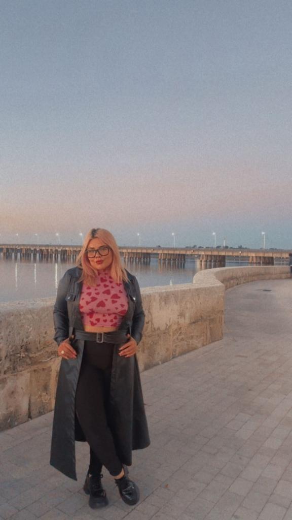 Chica busca chico en Huelva: 