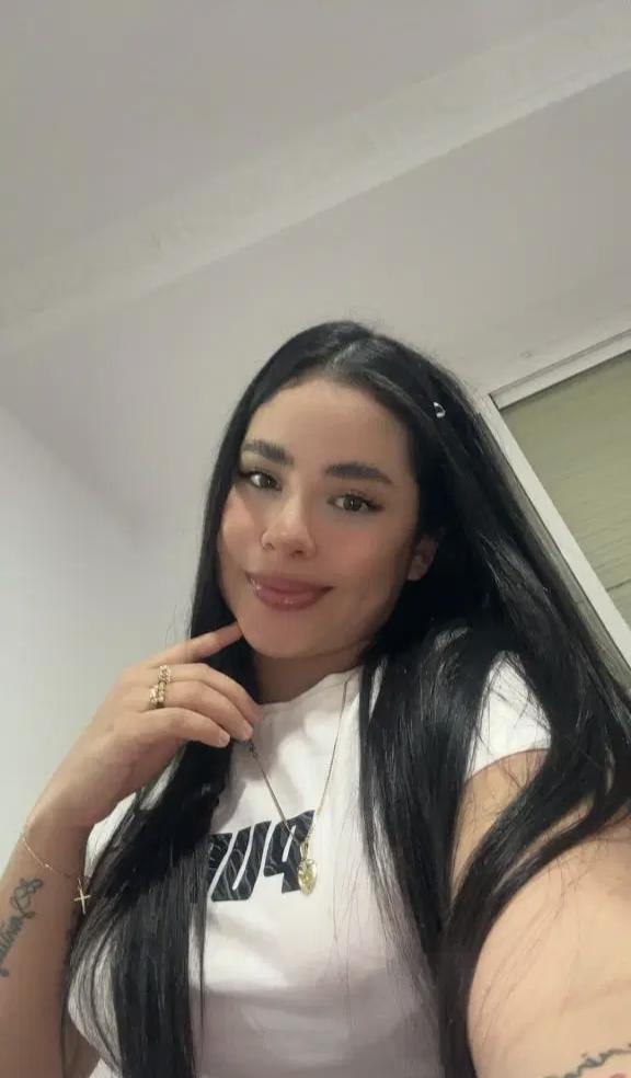 664588203: Chica busca chico en Barcelona