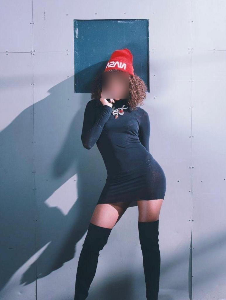 Chica busca chico en Ibiza: Chica busca chico