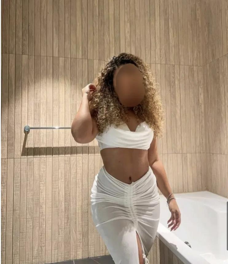 Chica busca chico en Huelva: 