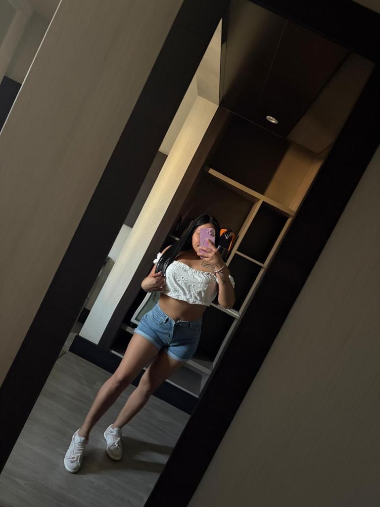 614053343: Chica busca chico en Sevilla