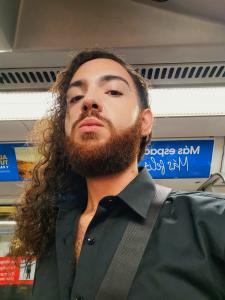 663993864: Chico busca chica en Barcelona