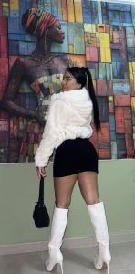 647594259: Chica busca chico en Sevilla