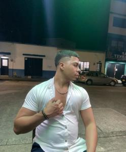 614744927: Chico busca chica en Madrid