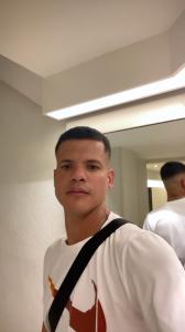 631790360: Chico busca chica en Barcelona